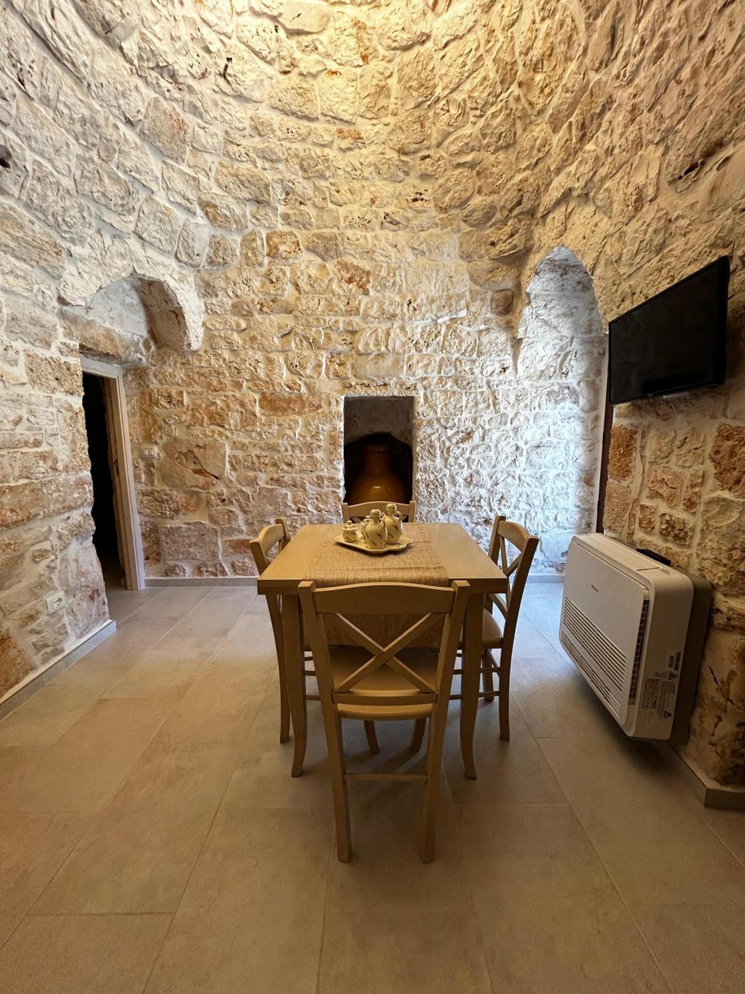 Il Trullo Di Bina Bed & Breakfast Pezze Di Greco Ngoại thất bức ảnh