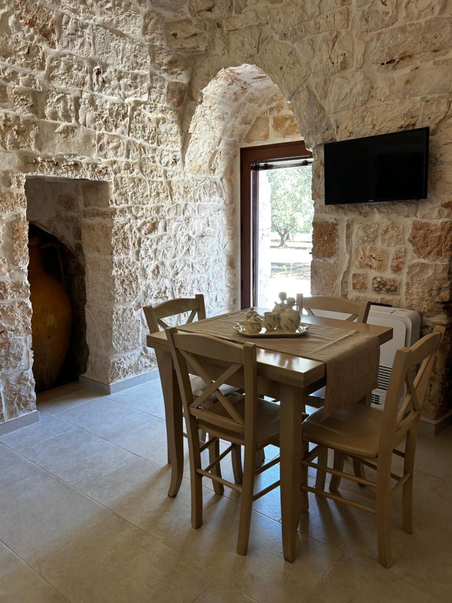 Il Trullo Di Bina Bed & Breakfast Pezze Di Greco Ngoại thất bức ảnh
